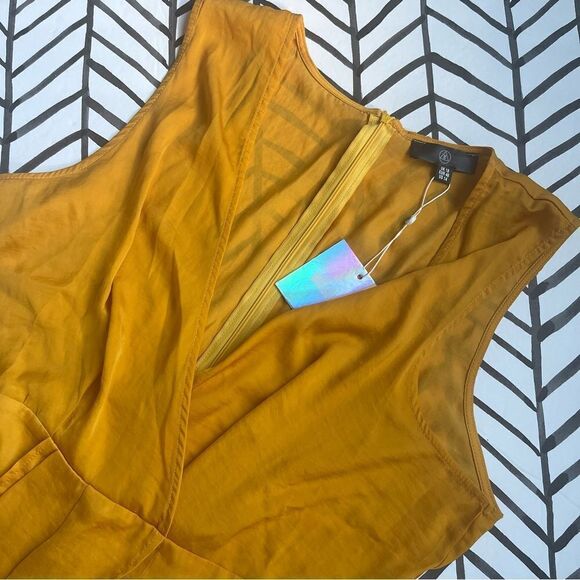 NWT Missguided Curve Low Cut Cross Over Mini Dress Yellow - Picture 1 of 4